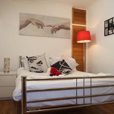 Apartasuites London Emerald ภายนอก รูปภาพ
